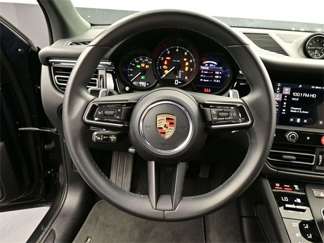 Used 2025 Porsche Macan image 7