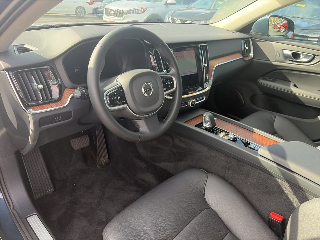 Used 2025 Volvo V60 B5 Cross Country Plus AWD/4WD image 9