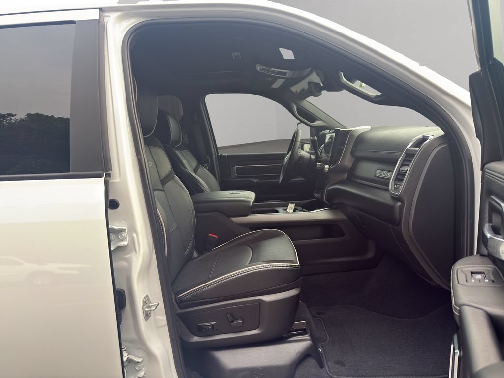 Used 2025 RAM 2500 Laramie AWD/4WD image 16