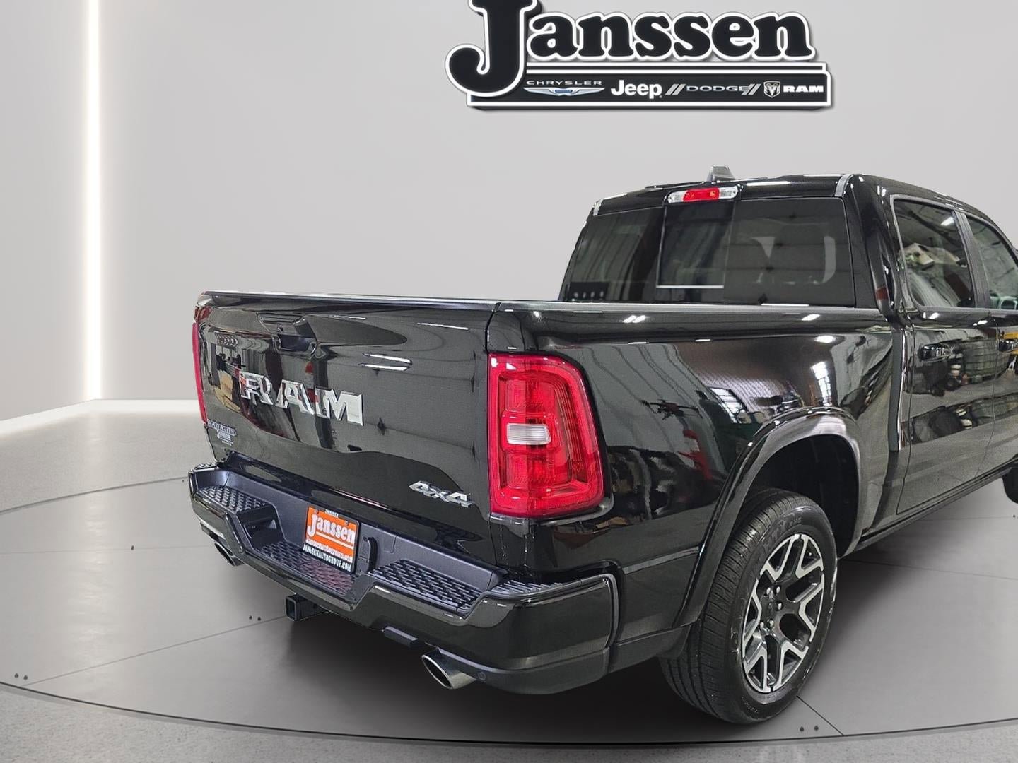 Used 2025 RAM 1500 Laramie AWD/4WD image 5