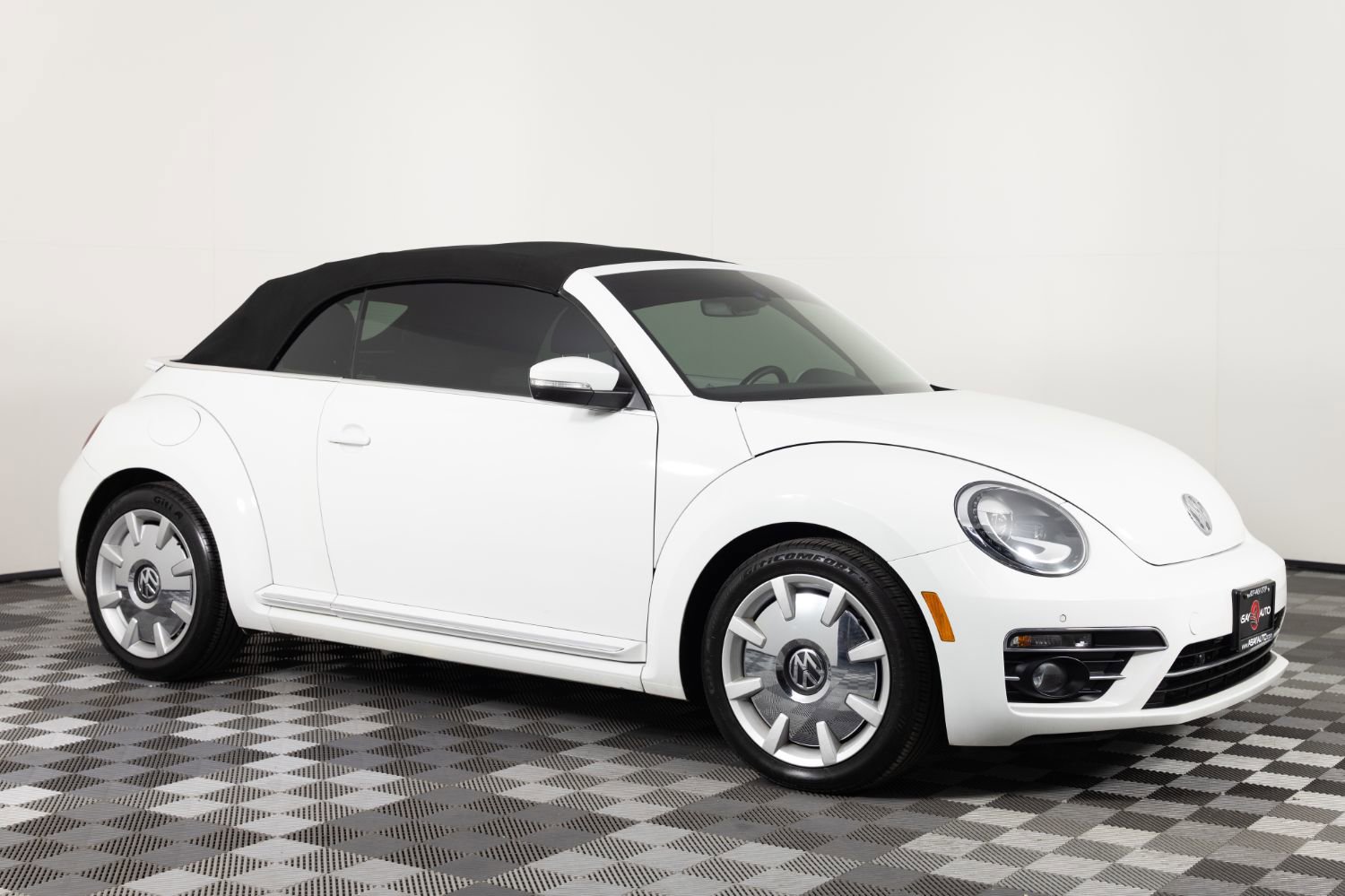 Used 2019 Volkswagen Beetle 2.0T SE w/ SE Premium Package FWD image 10