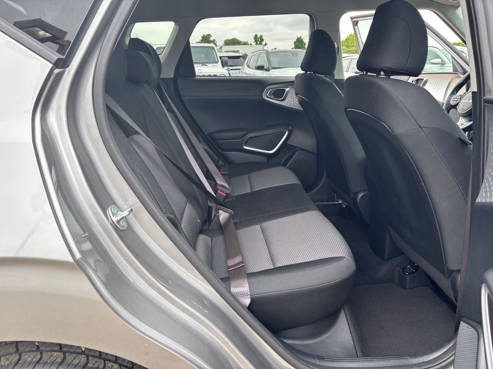 Used 2025 Kia Soul LX w/ LX Technology Package FWD image 25