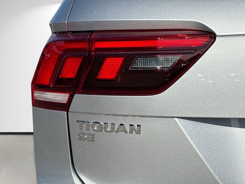 Used 2020 Volkswagen Tiguan SE R-Line image 10