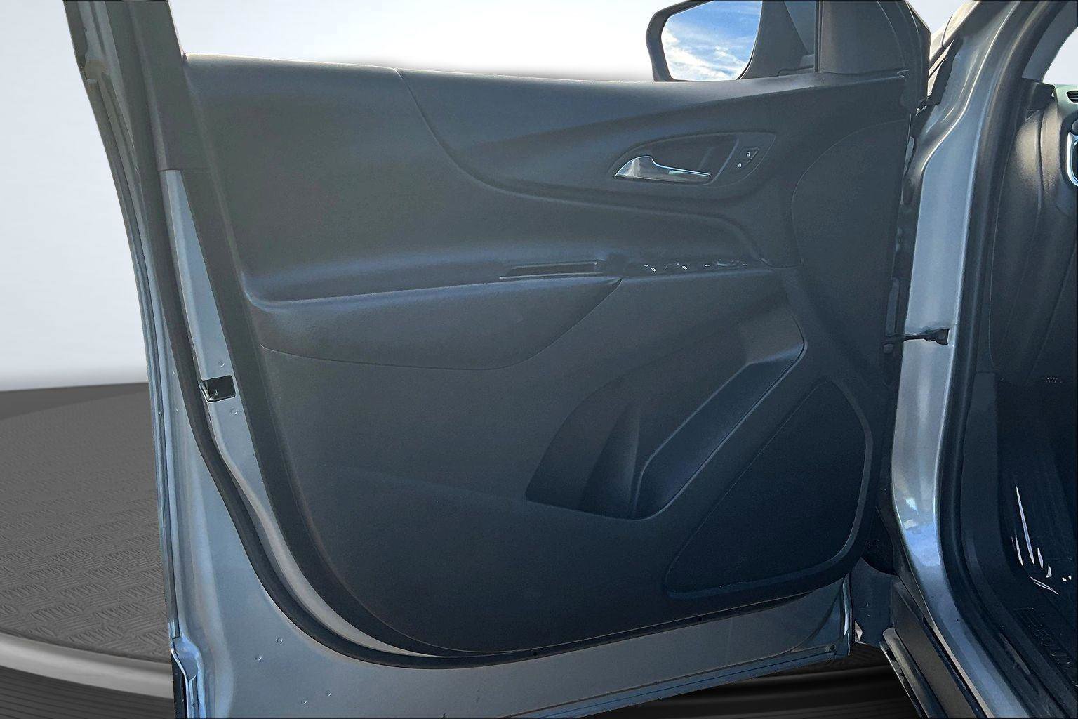 Used 2023 Chevrolet Equinox LT image 23