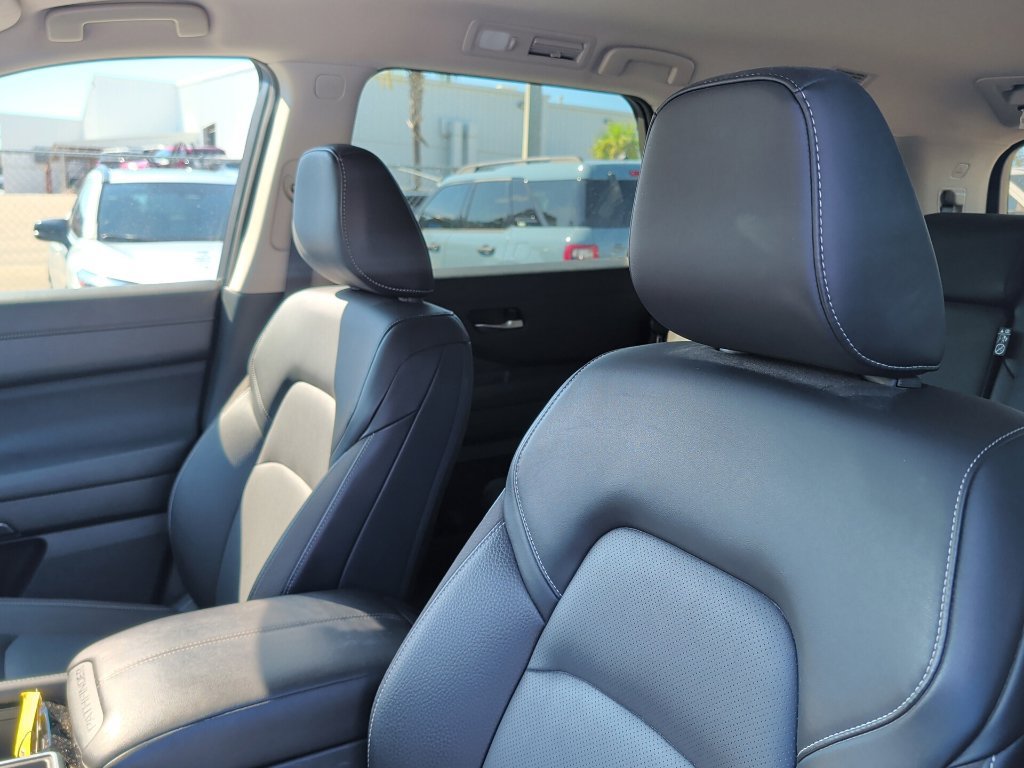 Used 2026 Nissan Pathfinder SL FWD image 10