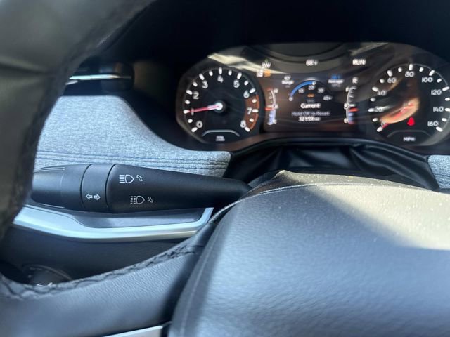 Used 2024 Jeep Compass Latitude image 32