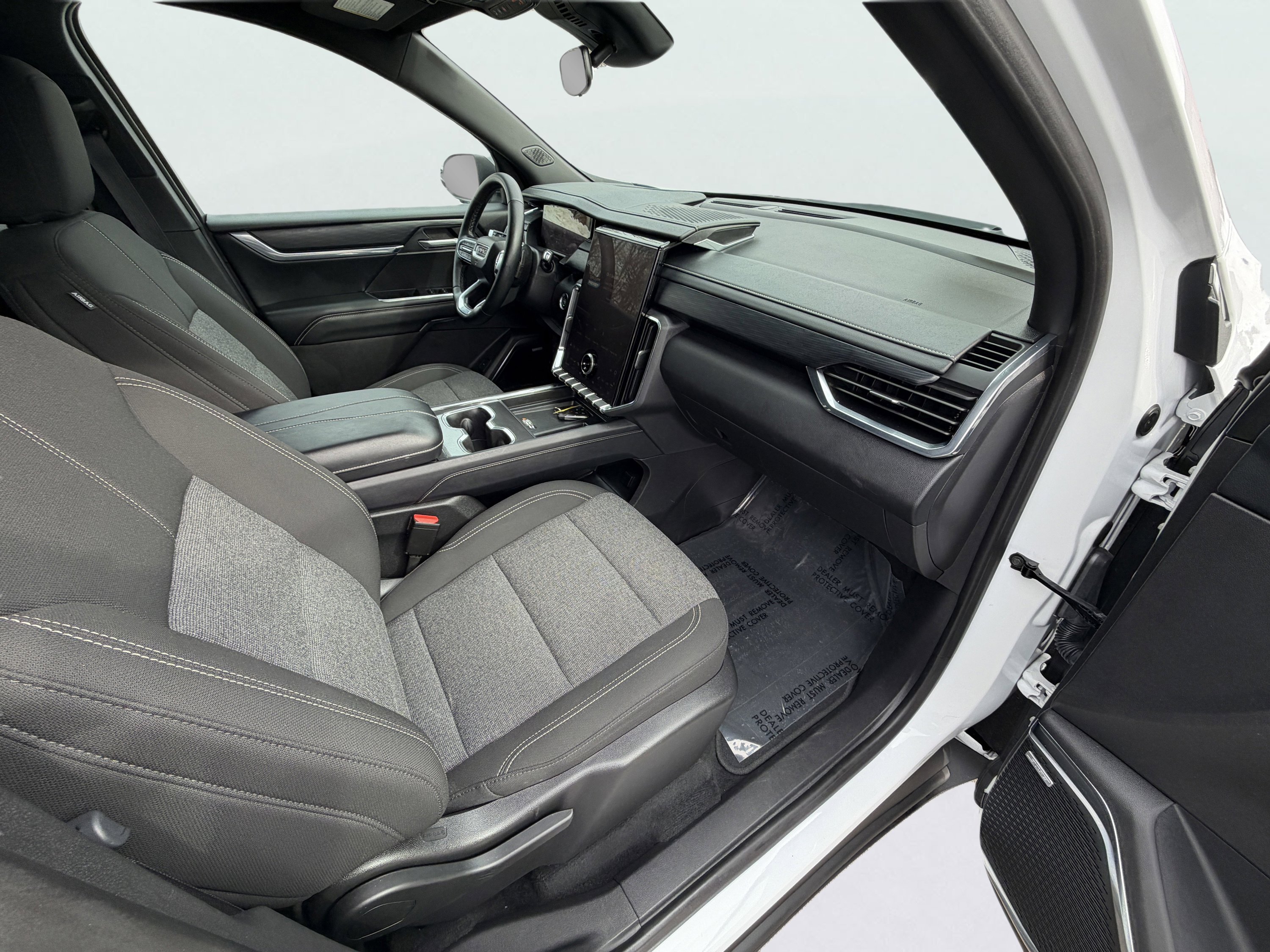 Used 2025 GMC Acadia Elevation image 22