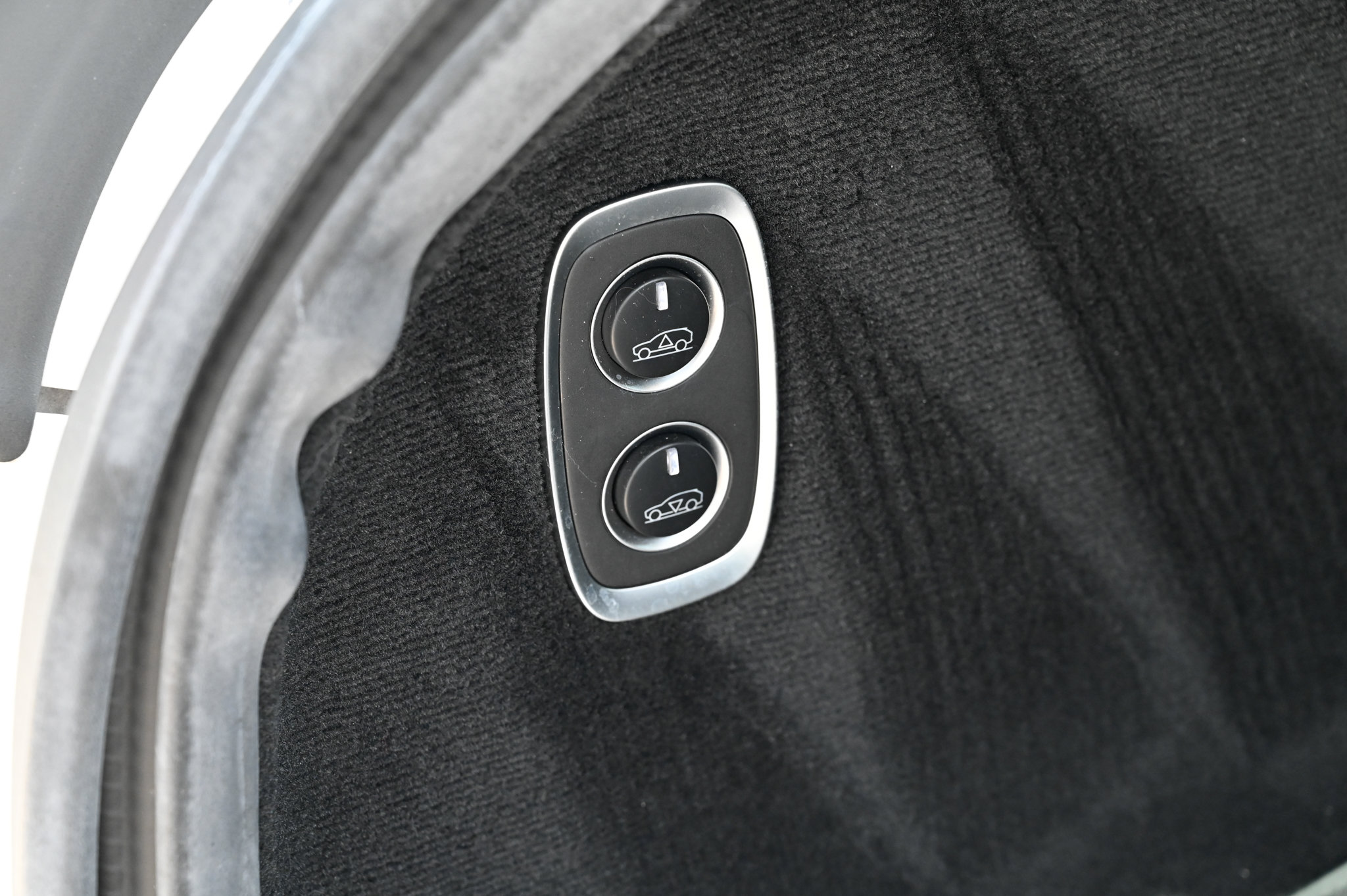 Used 2024 Aston Martin DBX AWD/4WD image 43