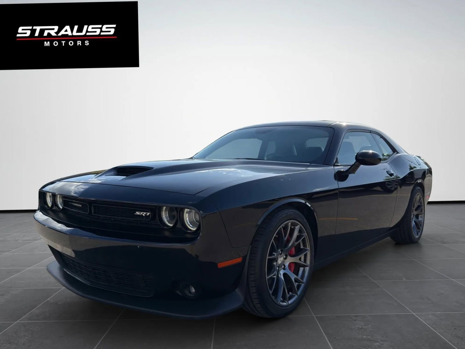 Used 2016 Dodge Challenger SRT w/ Technology Group image 4