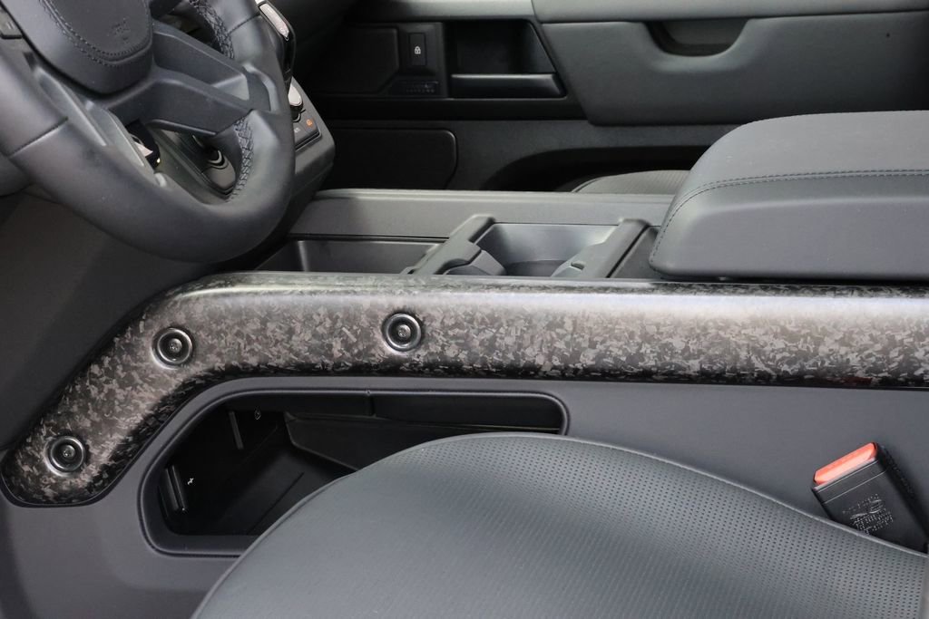 New 2026 Land Rover Defender 110 OCTA AWD/4WD image 18