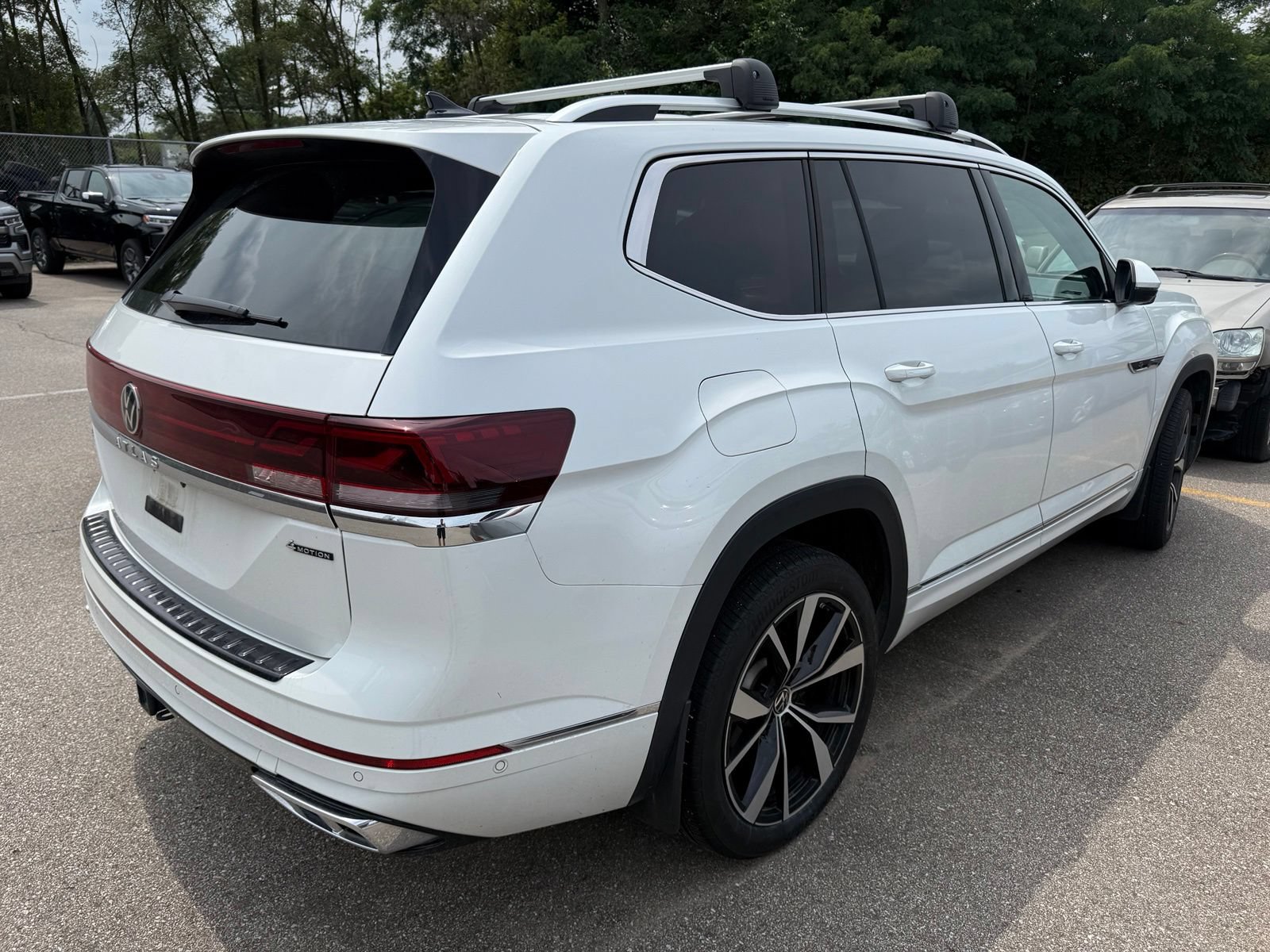 Used 2024 Volkswagen Atlas SEL Premium R-Line AWD/4WD image 2
