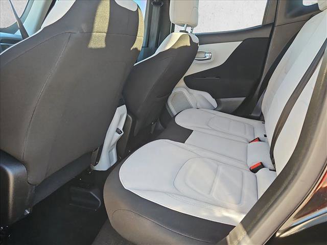 Used 2021 Jeep Renegade Latitude image 18