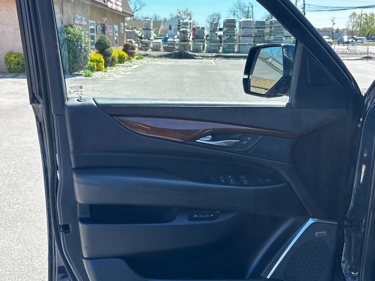 Used 2017 Cadillac Escalade ESV Premium Luxury AWD/4WD image 17