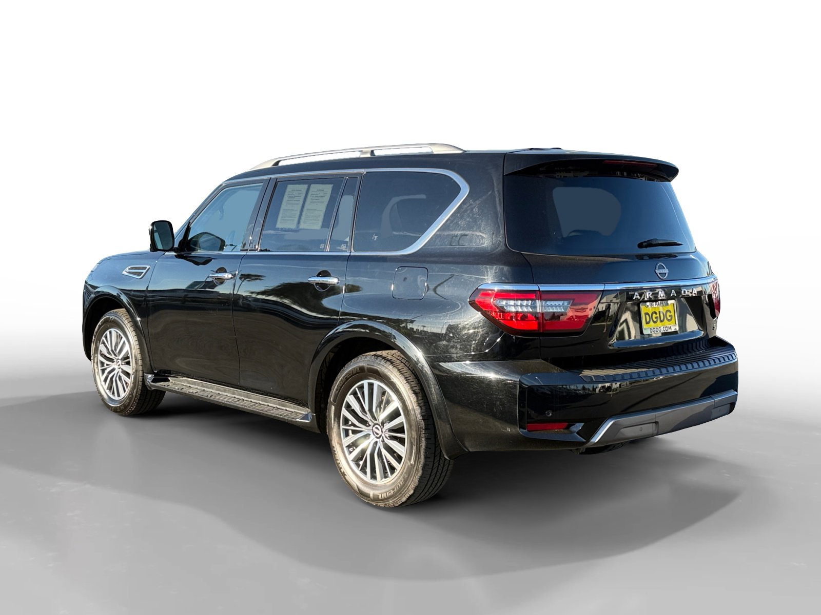 Used 2024 Nissan Armada SL w/ Captain's Chairs Package image 3