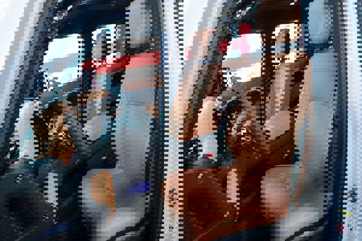 Used 2023 Land Rover Defender 110 V8 image 10