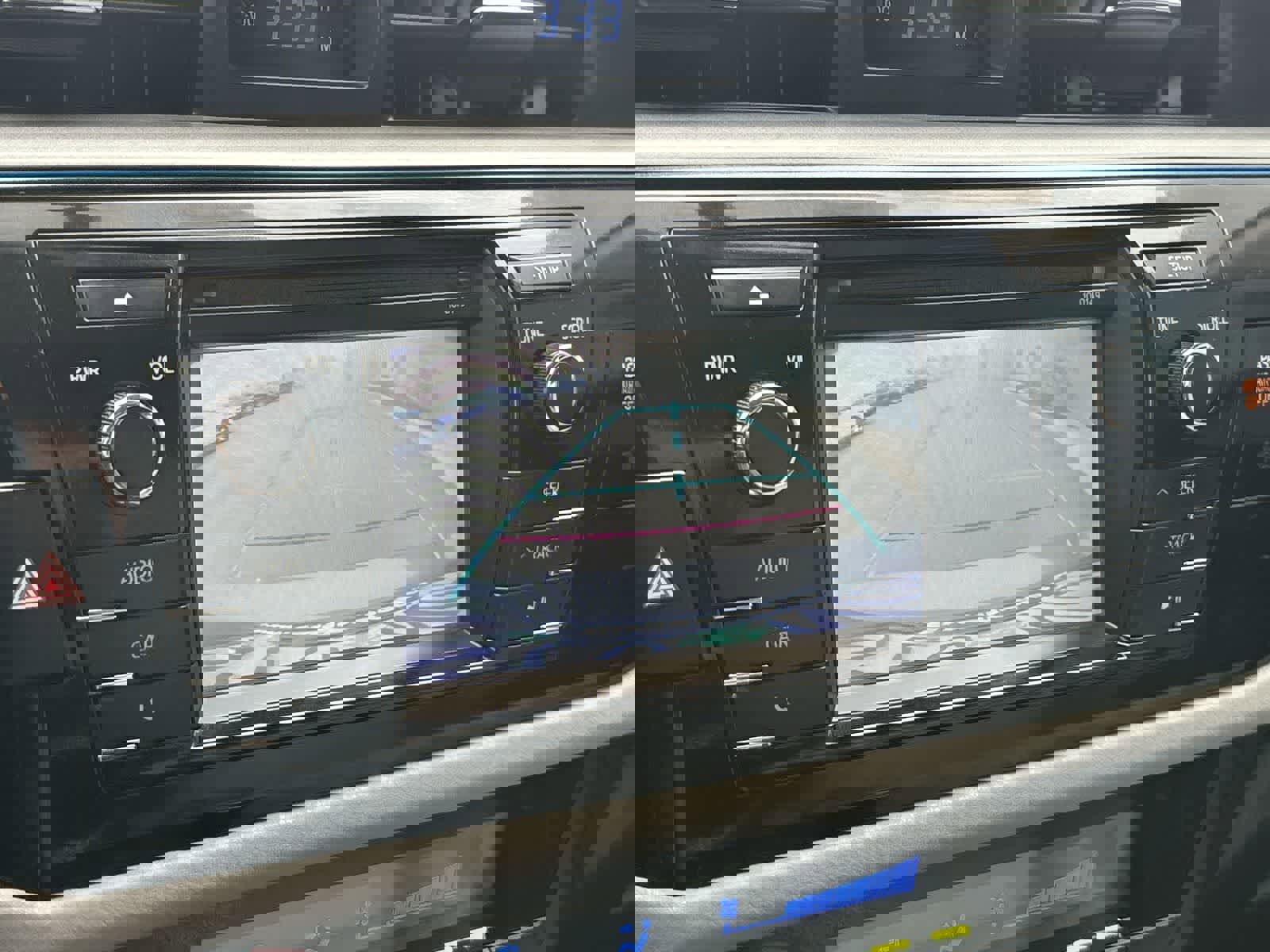 Used 2015 Toyota Corolla LE image 22