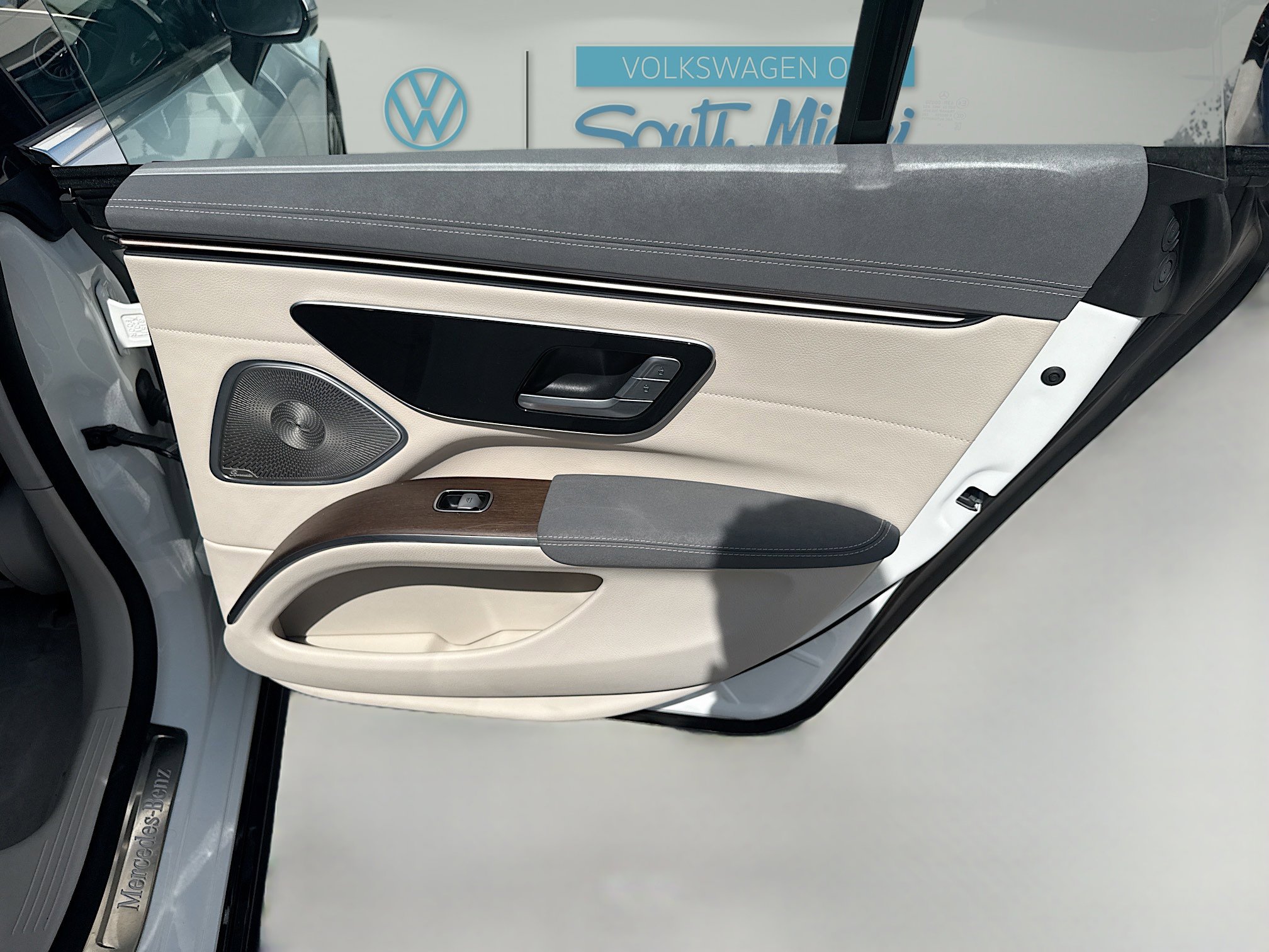 Used 2022 Mercedes-Benz EQS 450+ Sedan image 30