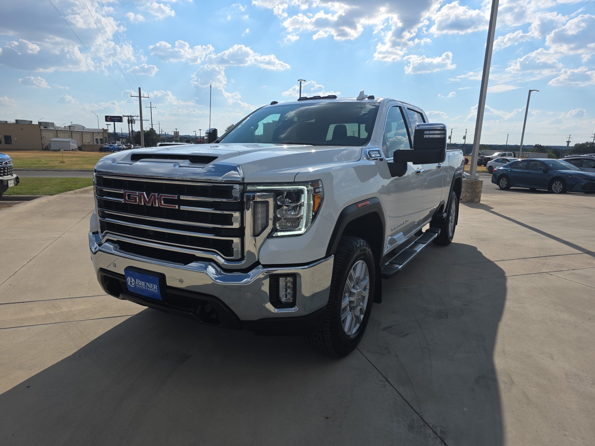 Used 2021 GMC Sierra 2500 SLT w/ Texas SLT Premium Package AWD/4WD image 3
