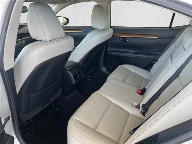 Used 2014 Lexus ES 300h w/ Luxury Package w/Bamboo Trim FWD image 13