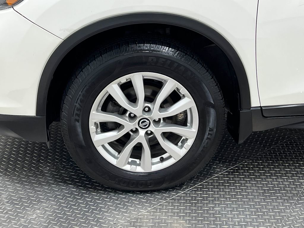 Used 2017 Nissan Rogue SV image 34