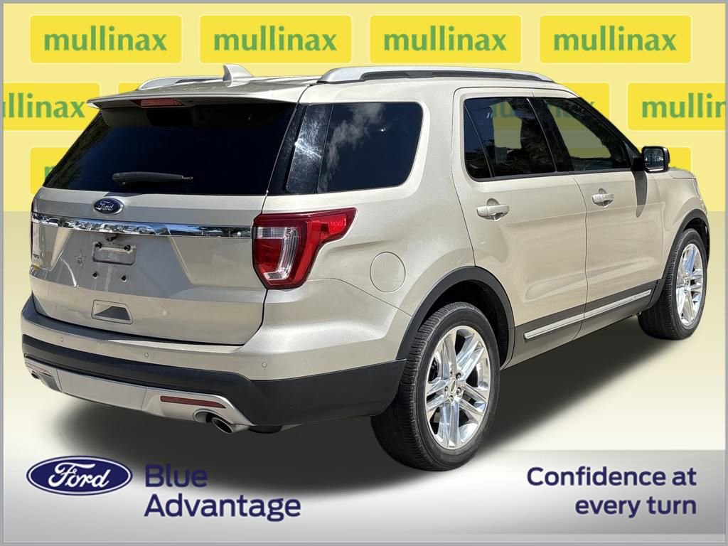 Used 2017 Ford Explorer XLT w/ Equipment Group 202A image 4
