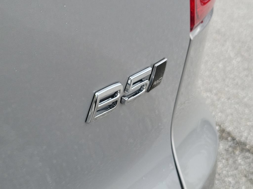 Used 2025 Volvo XC40 B5 Core w/ Protection Package AWD/4WD image 6