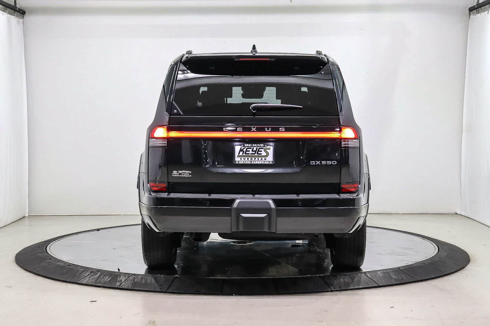 Used 2024 Lexus GX 550 w/ Accessory Package (Z1) AWD/4WD image 3