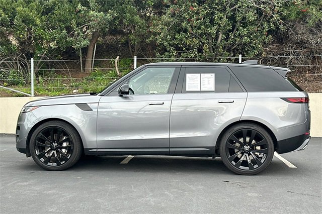 Used 2025 Land Rover Range Rover Sport SE image 2