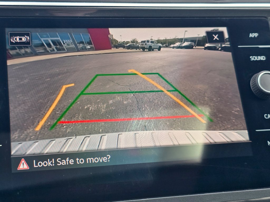 Used 2023 Volkswagen Tiguan SE w/ Panoramic Sunroof Package FWD image 6