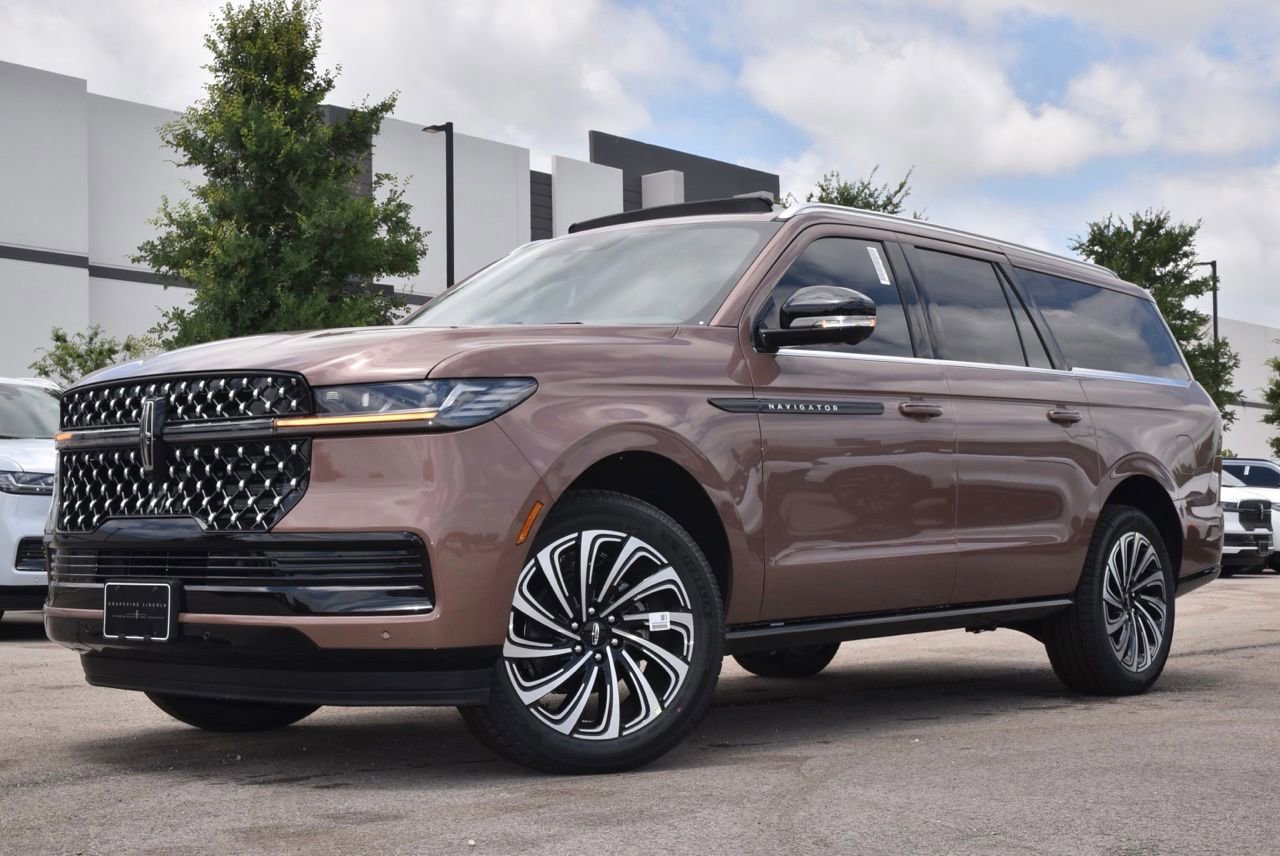 New 2026 Lincoln Navigator L Black Label AWD/4WD image 1