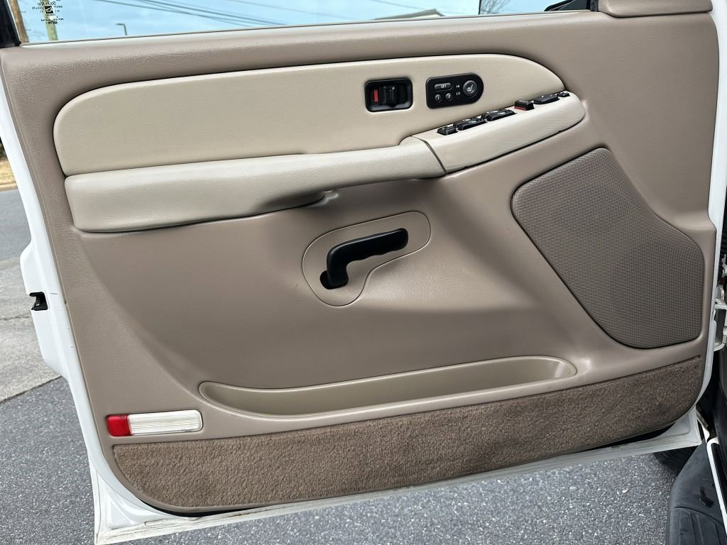 Used 2002 Chevrolet Suburban LT image 9