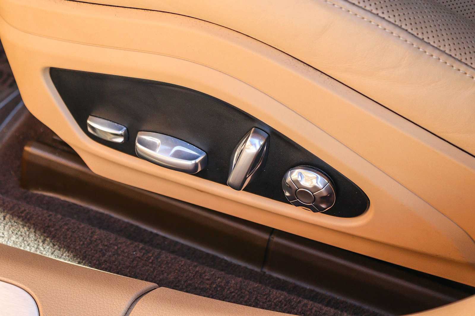 Used 2021 Porsche Panamera RWD image 23