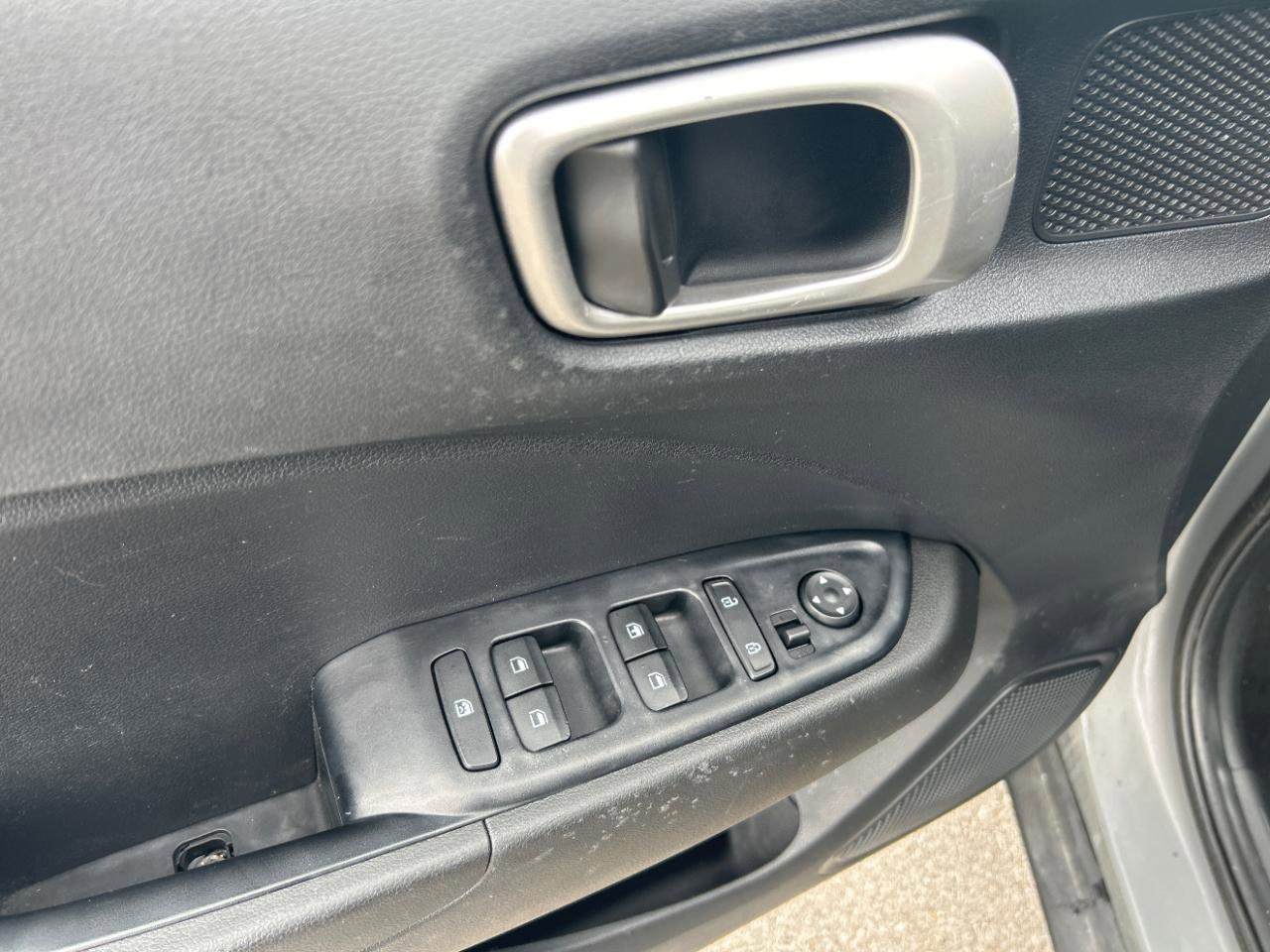 Used 2021 Hyundai Venue SE FWD image 12