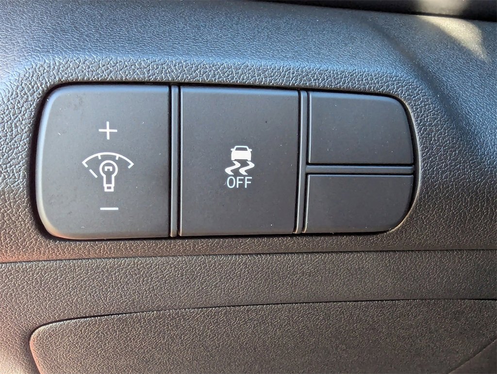 Certified 2026 Hyundai Elantra Sport image 28