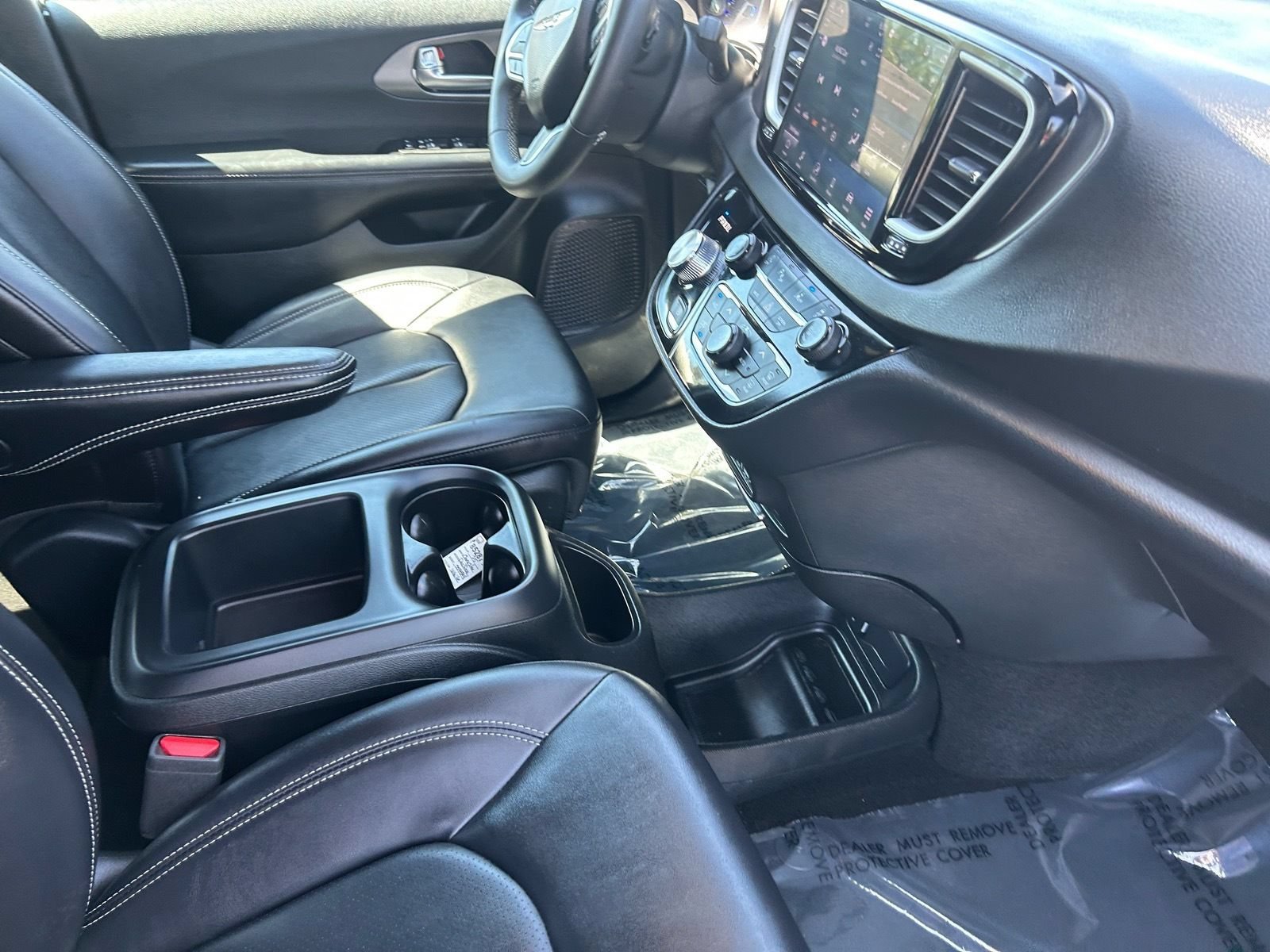 Used 2025 Chrysler Pacifica Select FWD image 14