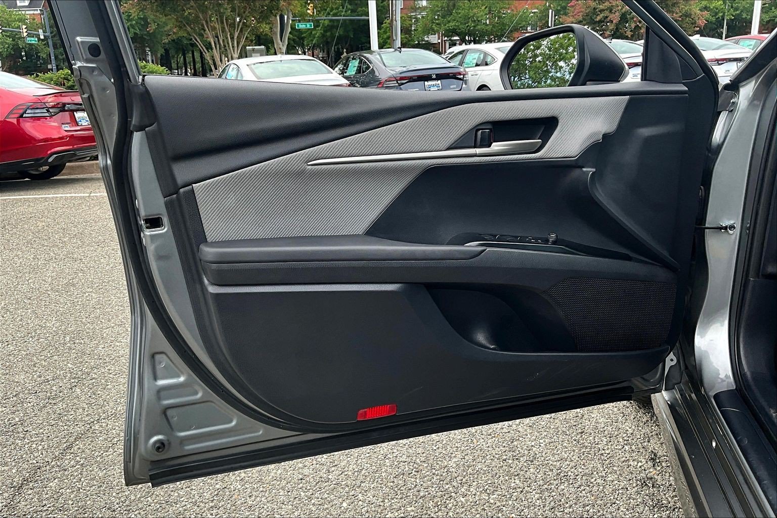 Used 2025 Toyota Camry SE FWD image 16