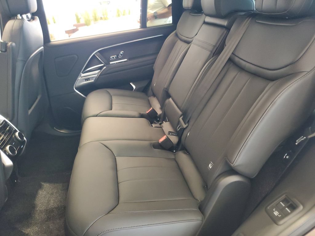 New 2026 Land Rover Range Rover Long Wheelbase SE AWD/4WD image 30