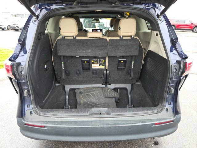 Used 2021 Toyota Sienna XLE w/ XLE Plus Package FWD image 30