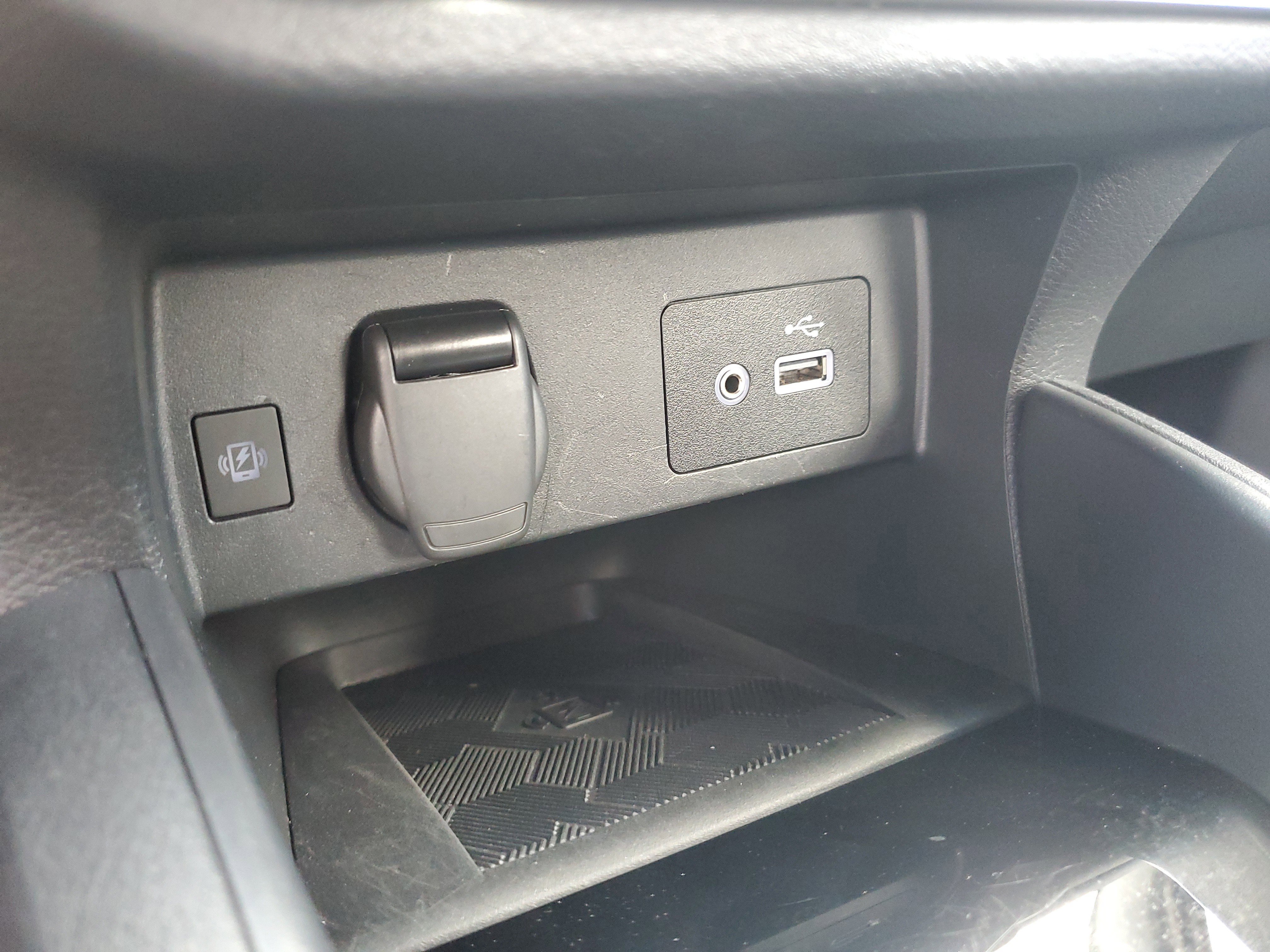 Used 2025 Nissan Versa SV FWD image 19