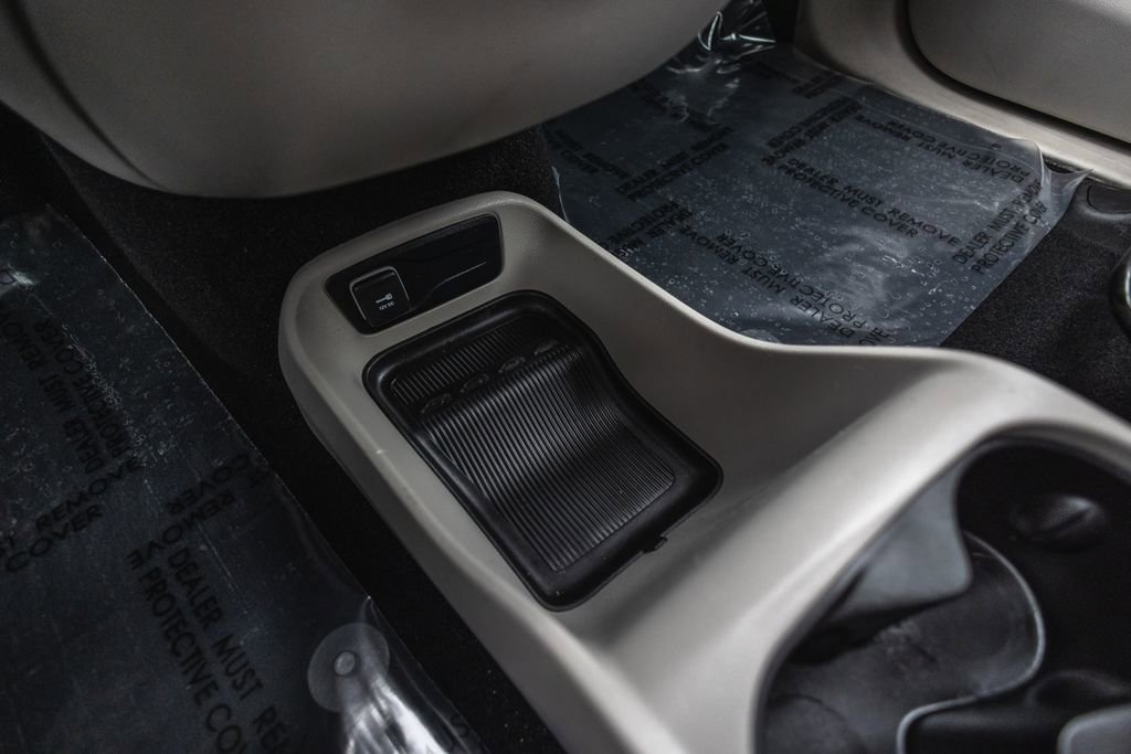 Used 2020 Chrysler Voyager L FWD image 18
