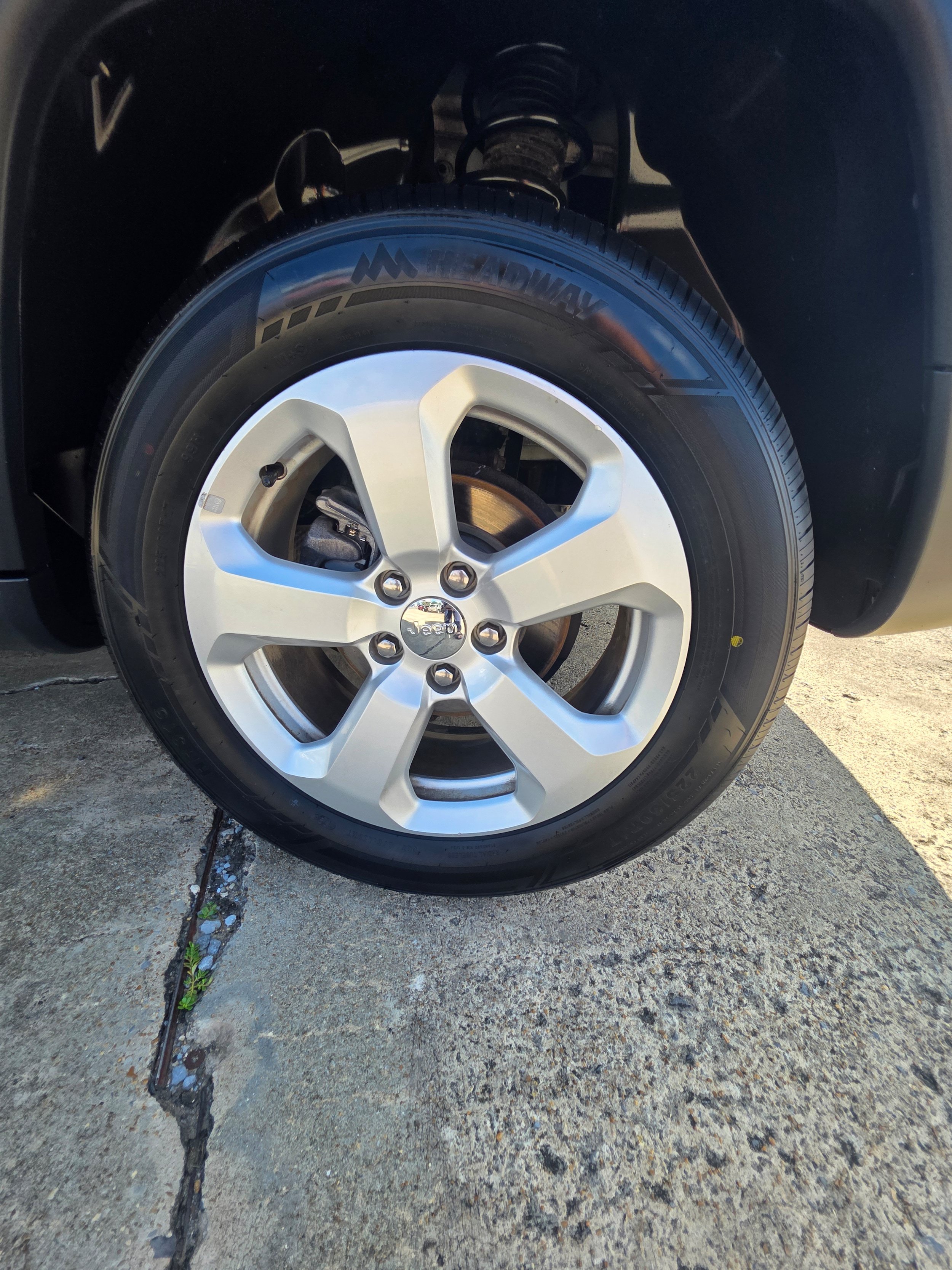 Used 2019 Jeep Compass Latitude FWD image 26