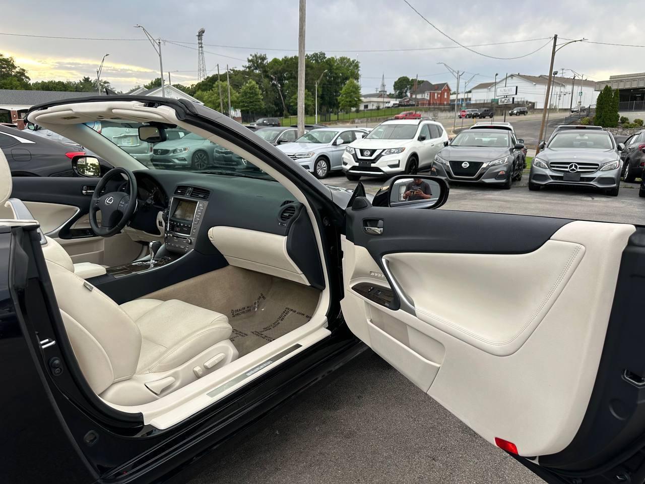 Used 2010 Lexus IS 250C RWD image 23