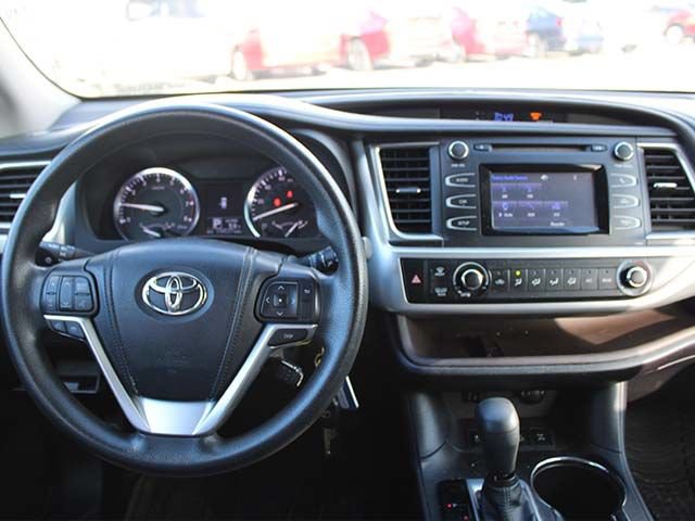 Used 2014 Toyota Highlander LE AWD/4WD image 10
