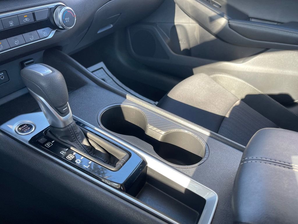 Used 2025 Nissan Altima 2.5 SV FWD image 14