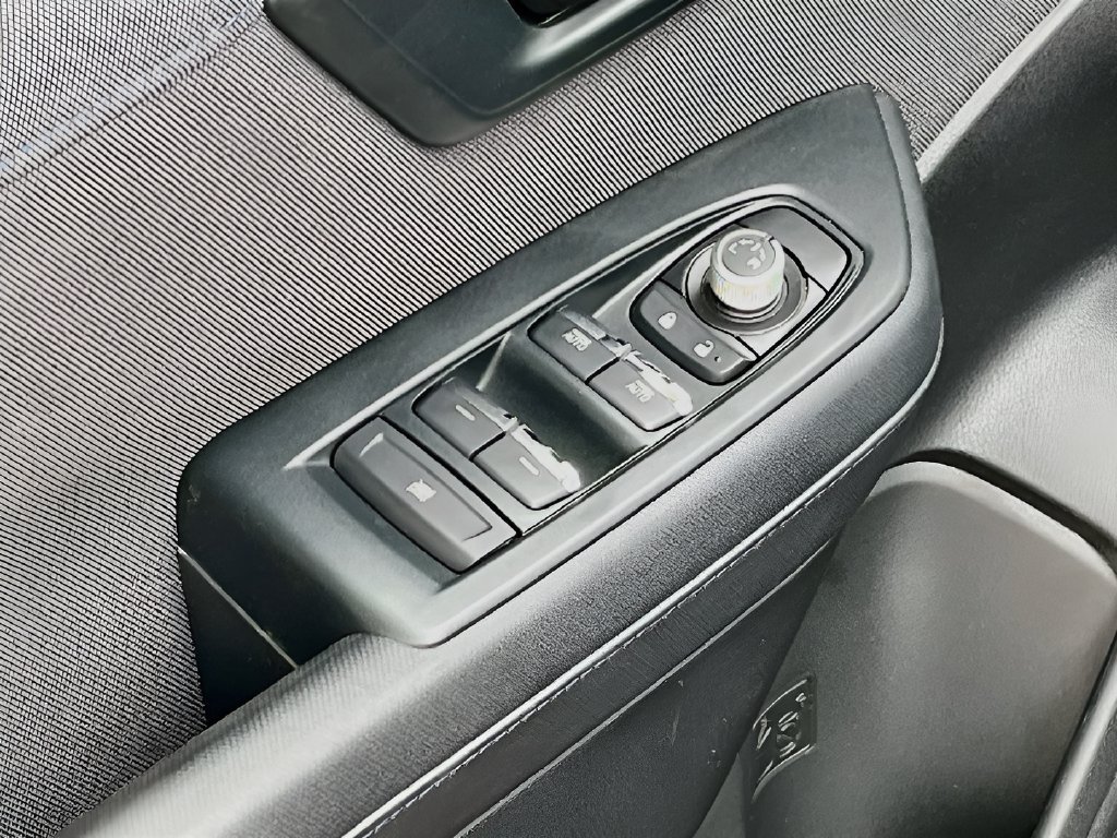 Used 2025 Subaru Forester Premium AWD/4WD image 17