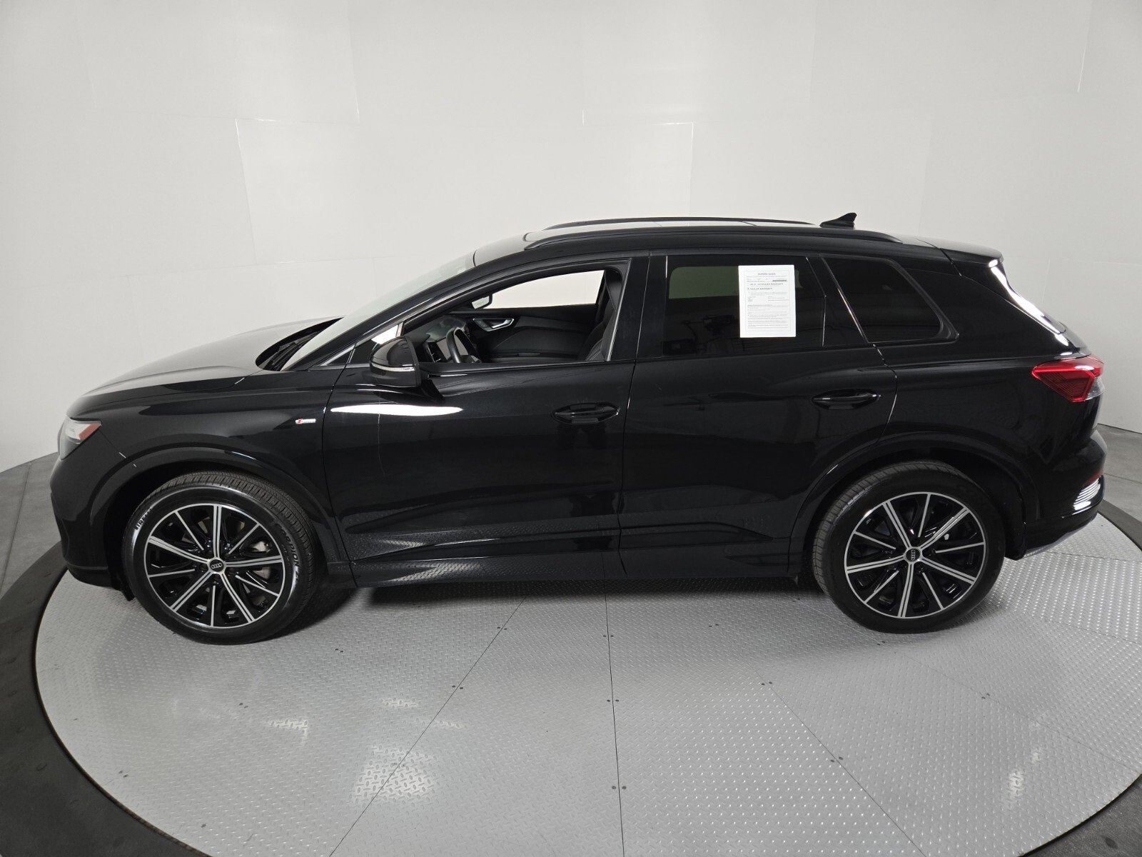 Used 2022 Audi Q4 e-tron Premium Plus w/ Premium Plus image 8