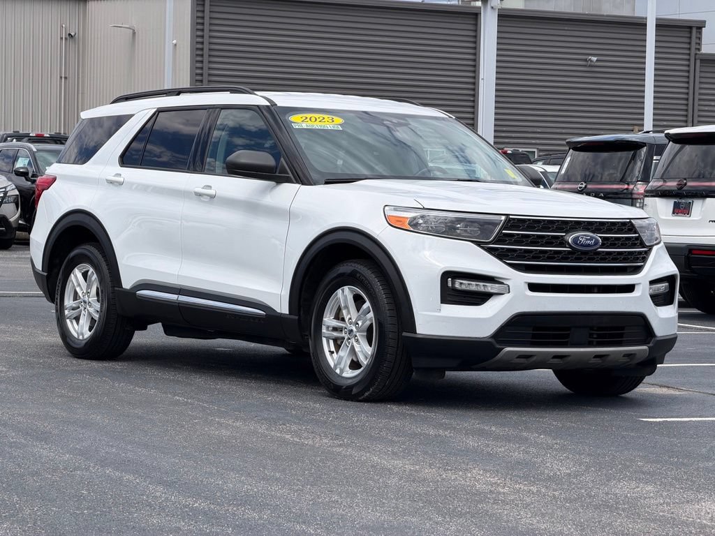 Used 2023 Ford Explorer XLT w/ Equipment Group 202A AWD/4WD image 2