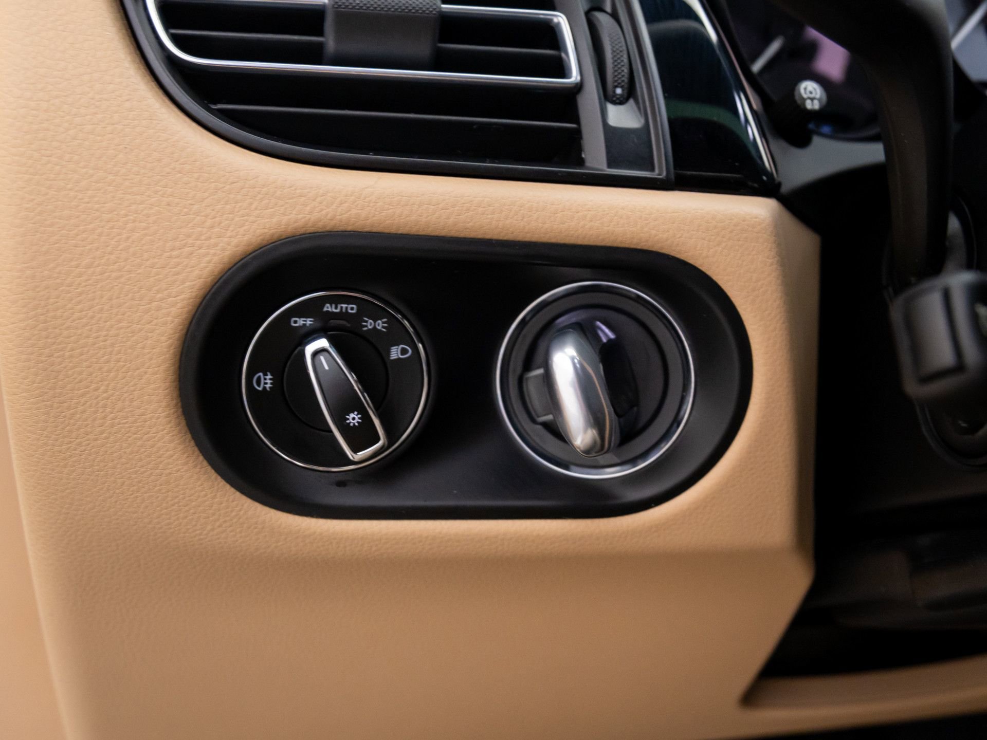 Certified 2023 Porsche Macan S image 20