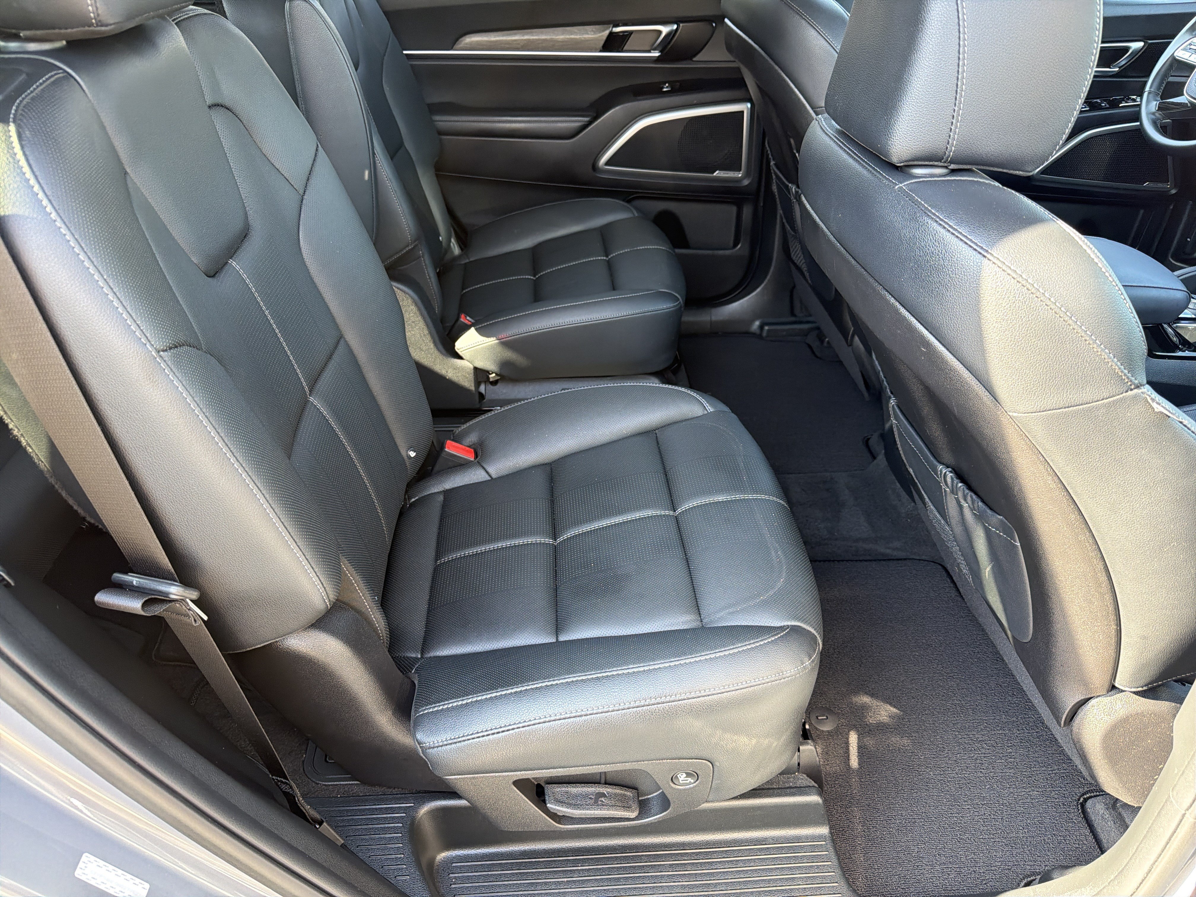 Used 2022 Kia Telluride EX w/ EX Premium Package FWD image 16
