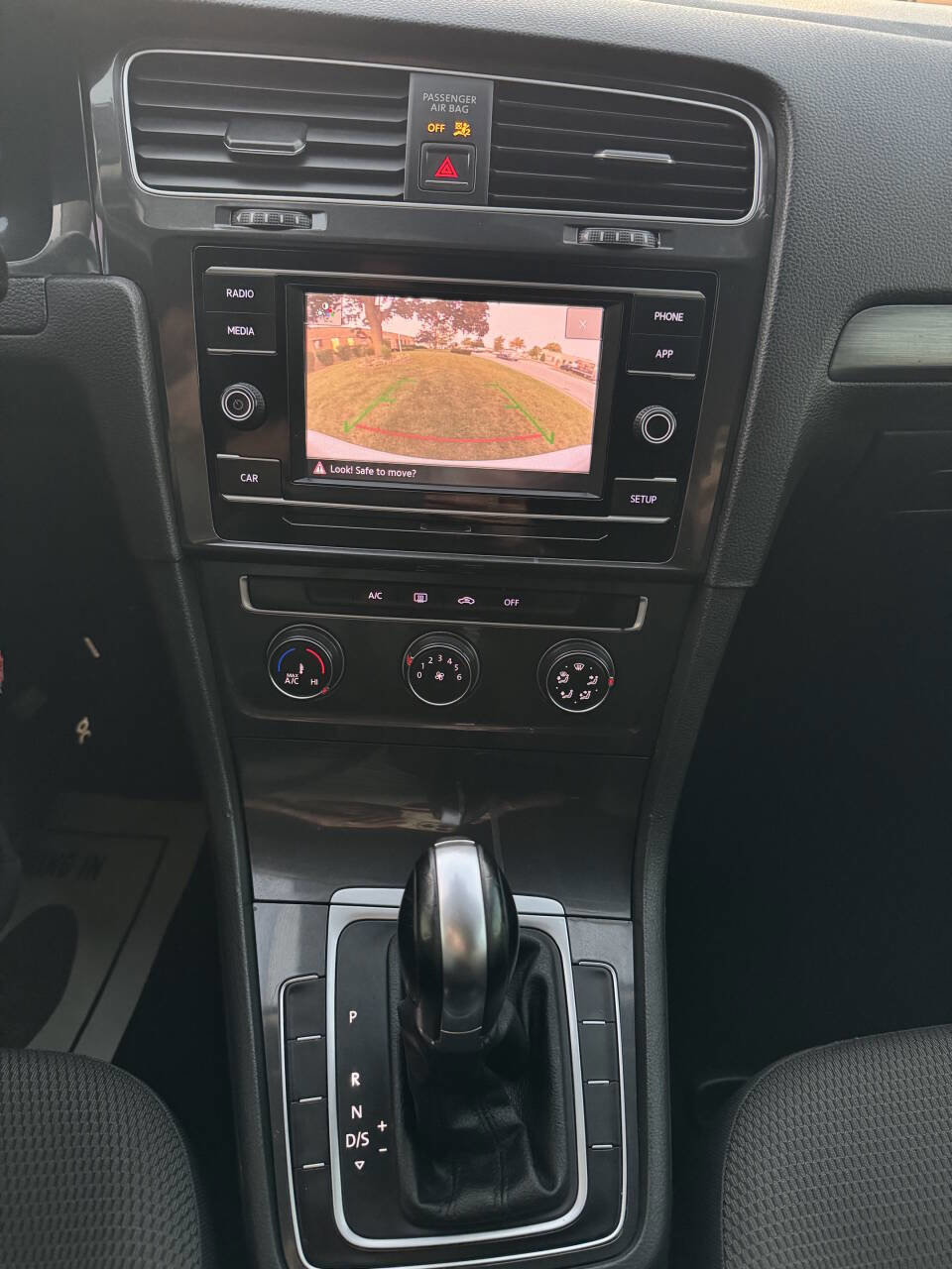 Used 2018 Volkswagen Golf S image 16